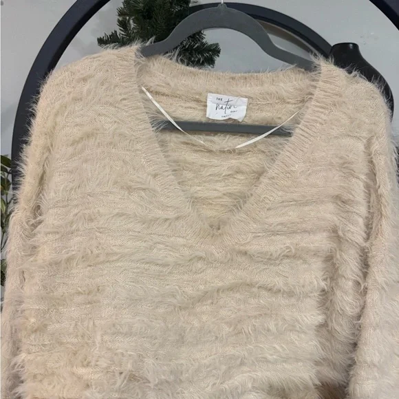 The native one Elegant Cream Fuzzy V-Neck cropped Sweater size small - Picture 5 of 7